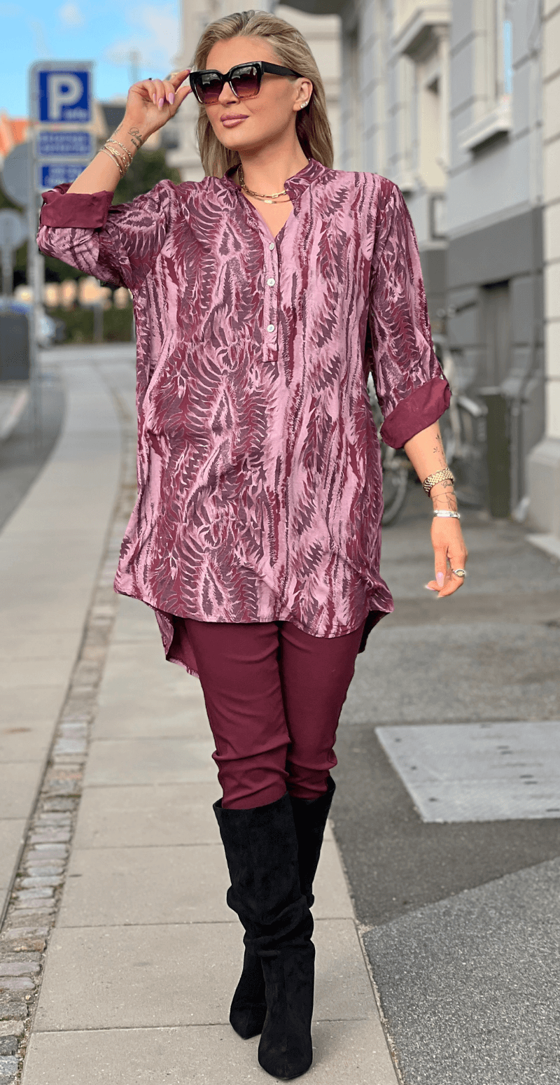 Ruby tunika med blad mønster bordeaux LikeLondon