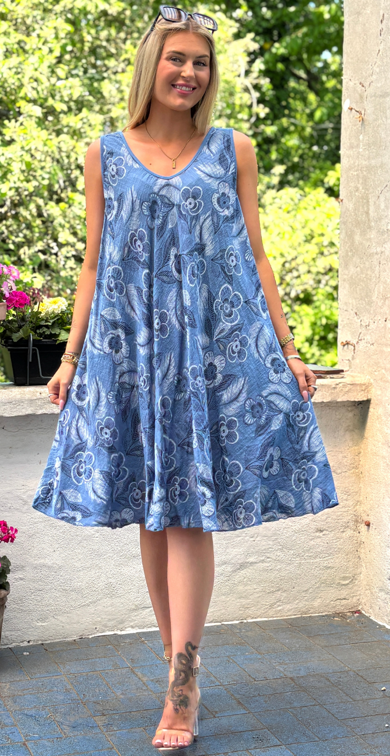 Aurelia kort kjole med brede stropper og blomster jeans LikeLondon