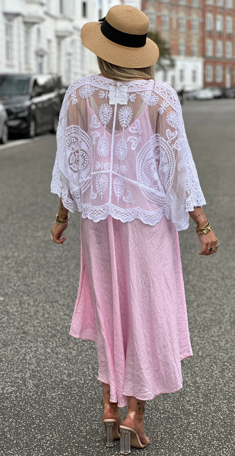 Karine lang vidde kjole med tynde stropper pink LikeLondon