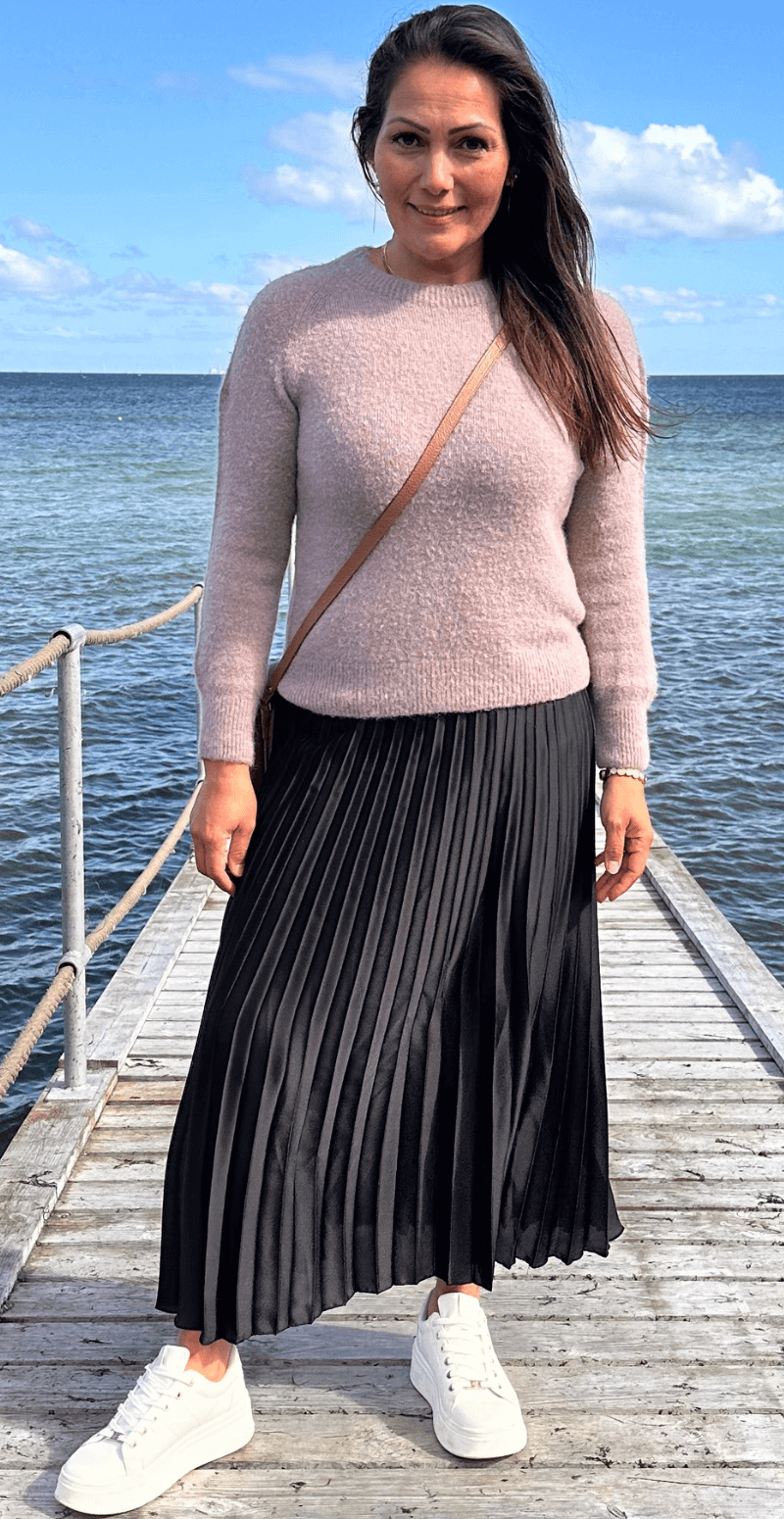 Camma plisseret satin nederdel sort LikeLondon By Christina