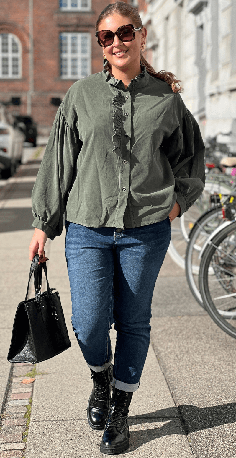 Effie fløjlsskjorte med flæsedetalje khaki LikeLondon