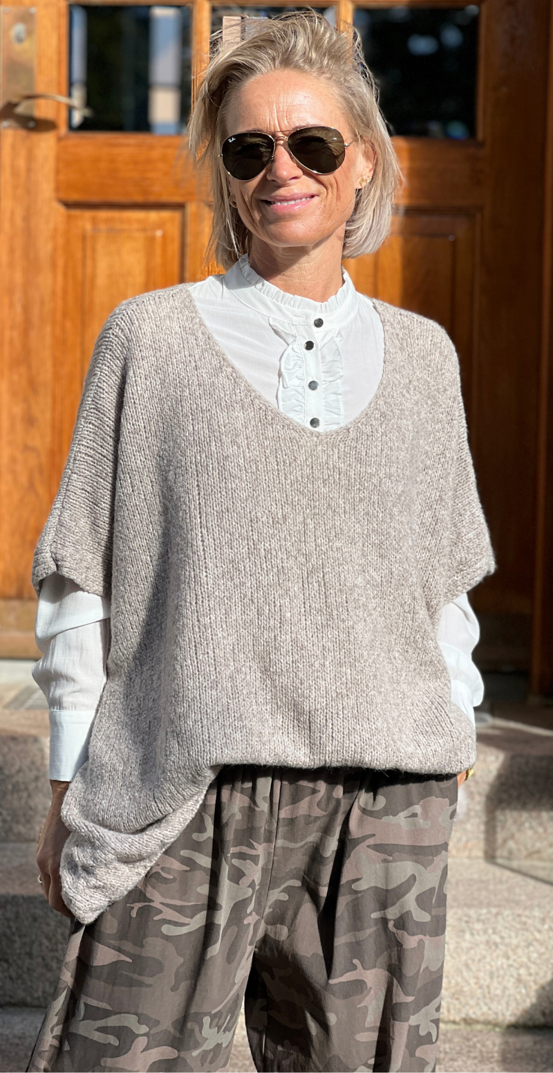 Sigga strikket oversized vest med v-hals fango LikeLondon