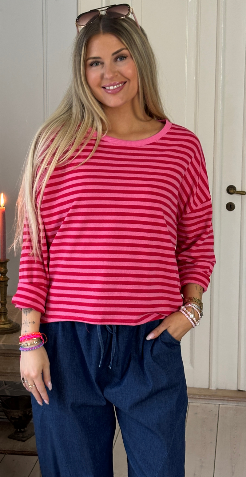Zenia bluse i oversized pasform med striber rød/pink LikeLondon