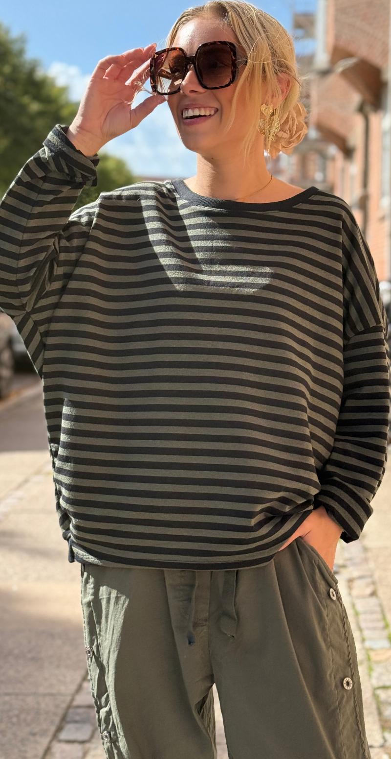 Zenia bluse med lange ærmer og striber sort/khaki LikeLondon