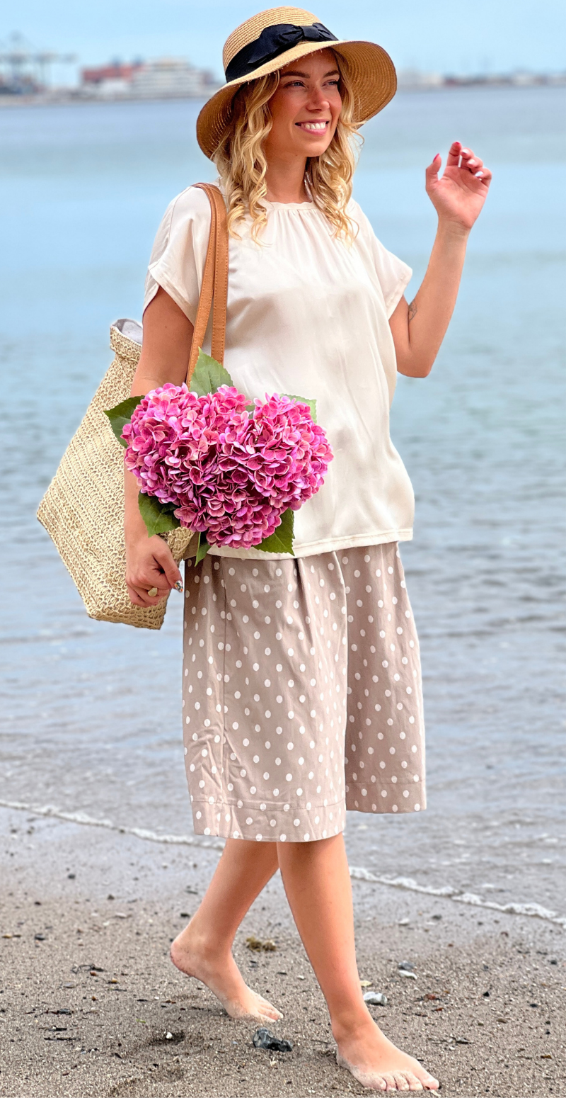 Marion bluse i silk-look beige LikeLondon