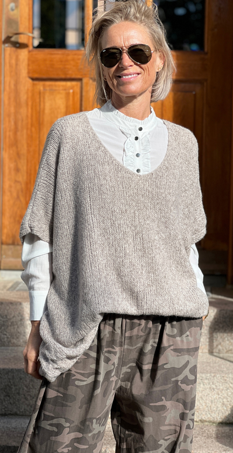 Sigga strikket oversized vest med v-hals fango LikeLondon