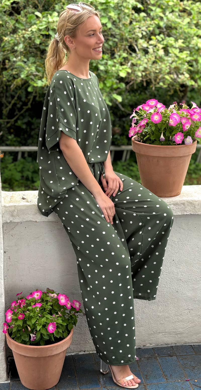Forudbestil uge 25 Helene sæt med polkaprikker bluse og bukser militare LikeLondon