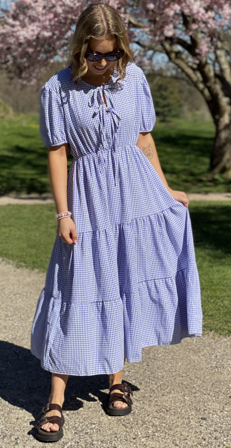 Karla småternet lang kjole med peplum og bindebånd denim LikeLondon