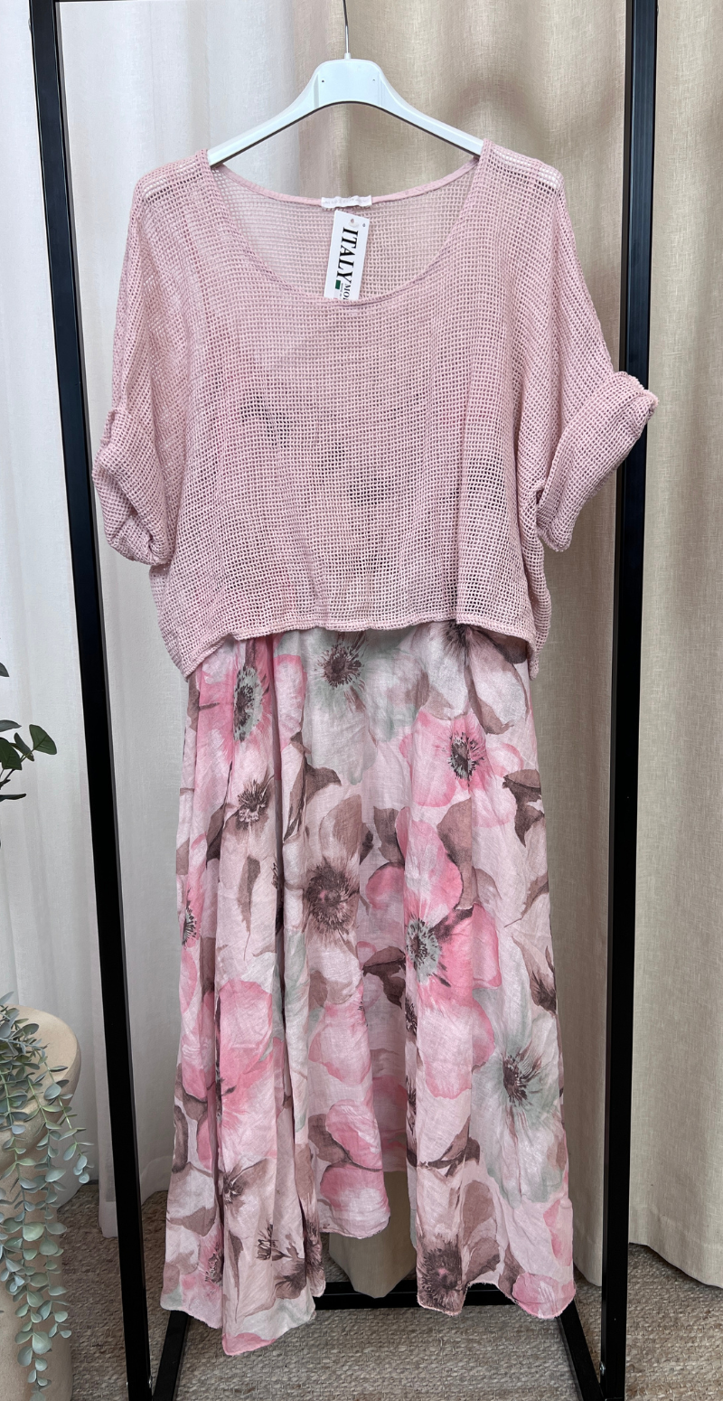 Ophelia kjole med blomsterprint og tynde stropper med tilhørende bluse pink LikeLondon