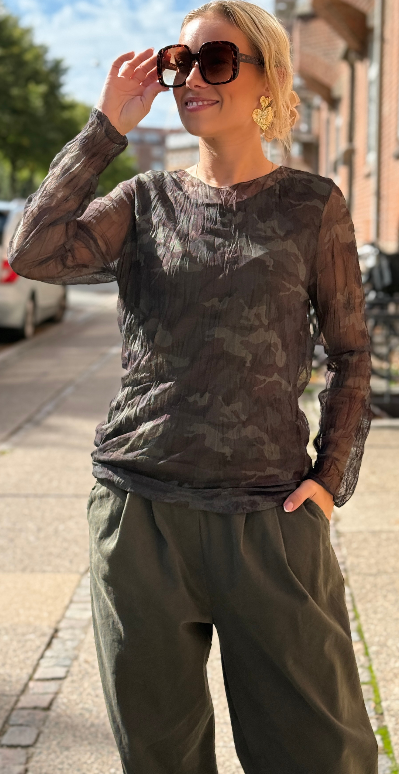 Sofie langærmet meshbluse med indertop militare camouflage LikeLondon