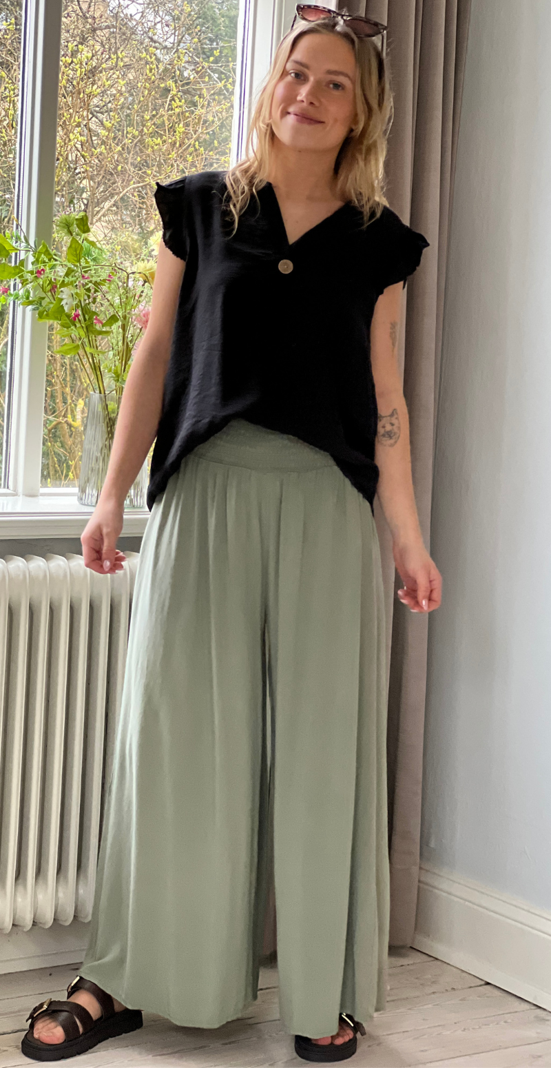 Peggy bukser med brede ben og smock khaki LikeLondon
