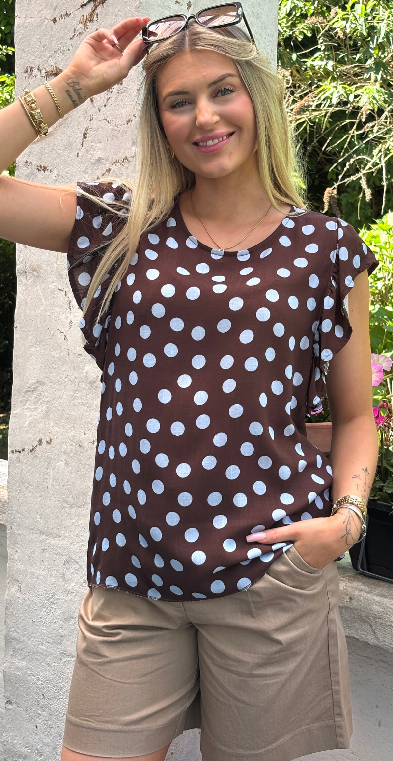Emmy bluse med prikker og flæseærmer brun LikeLondon