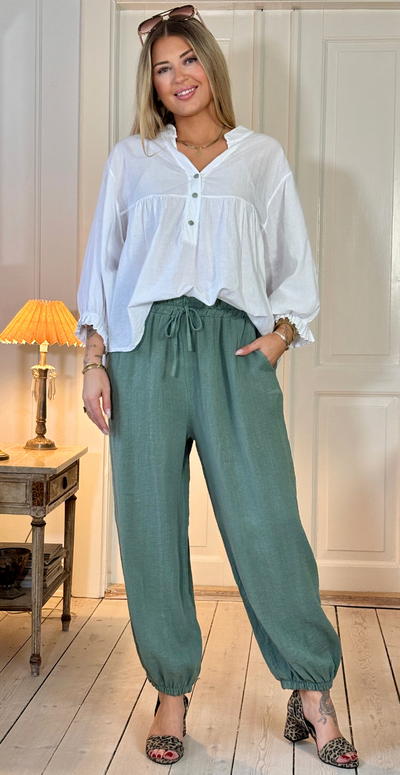 Marietta bukser med bindebånd i taljen og elastik i benene militare LikeLondon