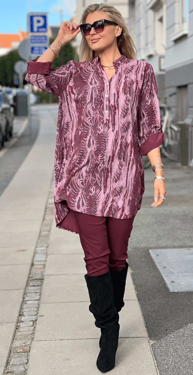 Ruby tunika med blad mønster bordeaux LikeLondon