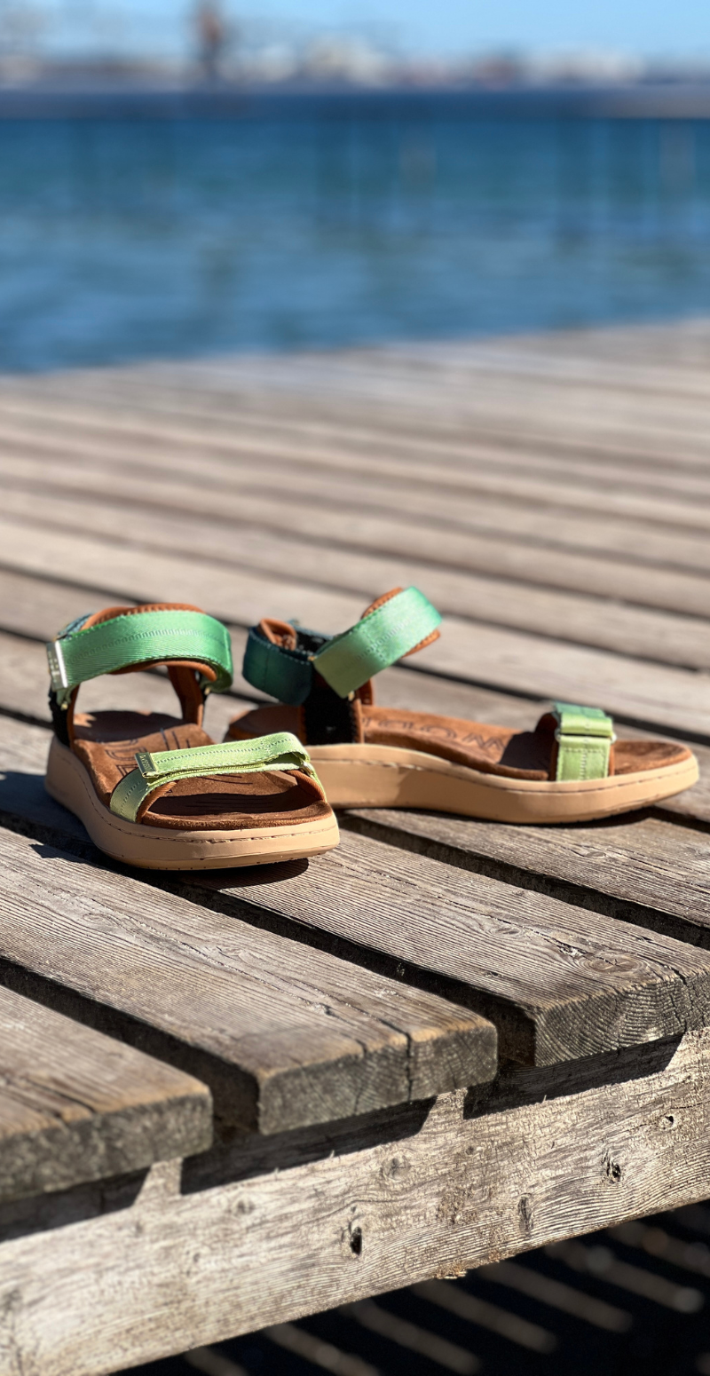 Line sandal med velcro apple green multi Woden