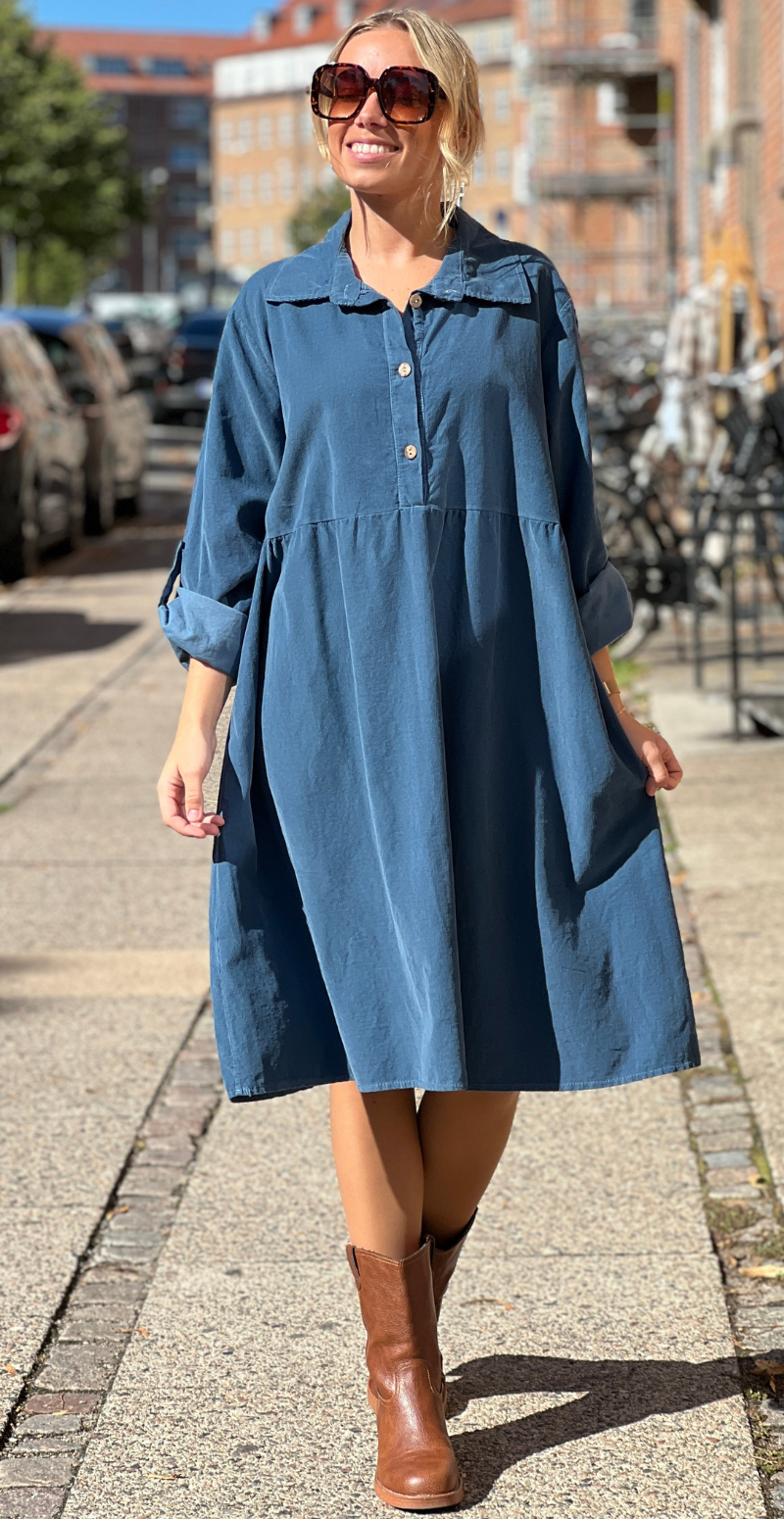 Elvira kort fløjlskjole jeans LikeLondon