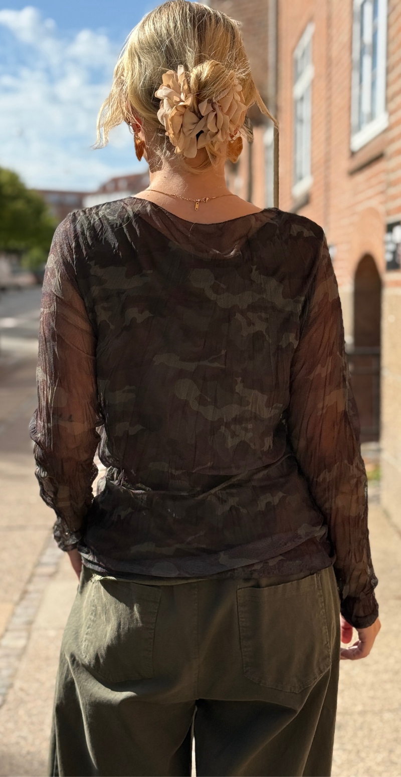 Sofie langærmet meshbluse med indertop militare camouflage LikeLondon