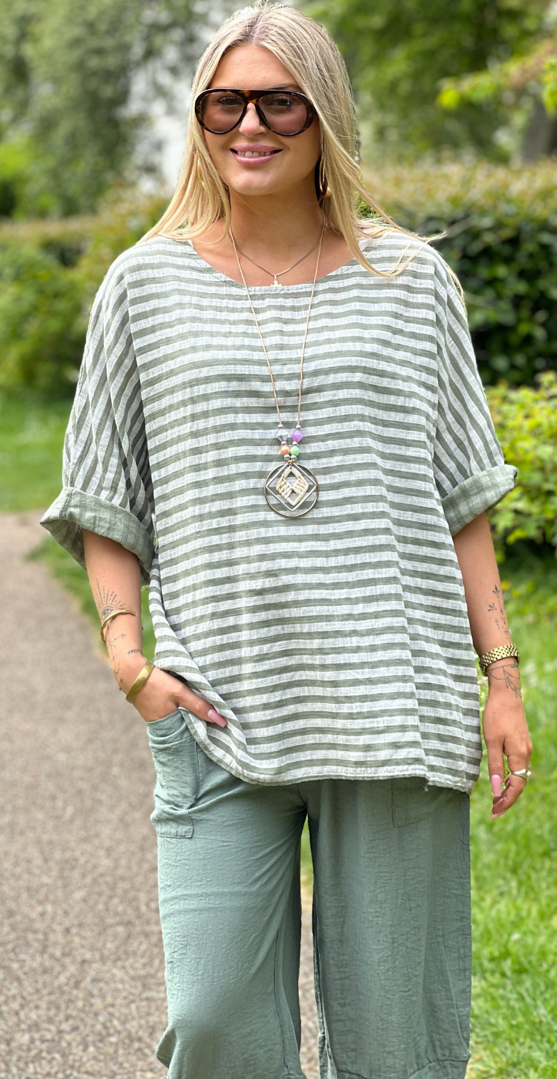 Oline bluse med striber og halskæde khaki LikeLondon