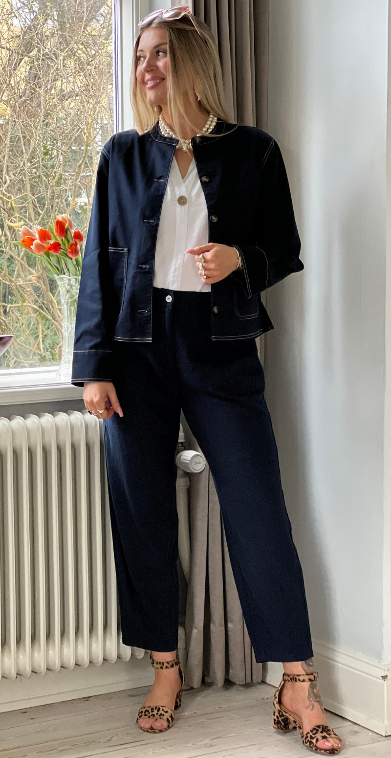 Lava hørbukser med store lommer og knaplukning navy blazer Freequent