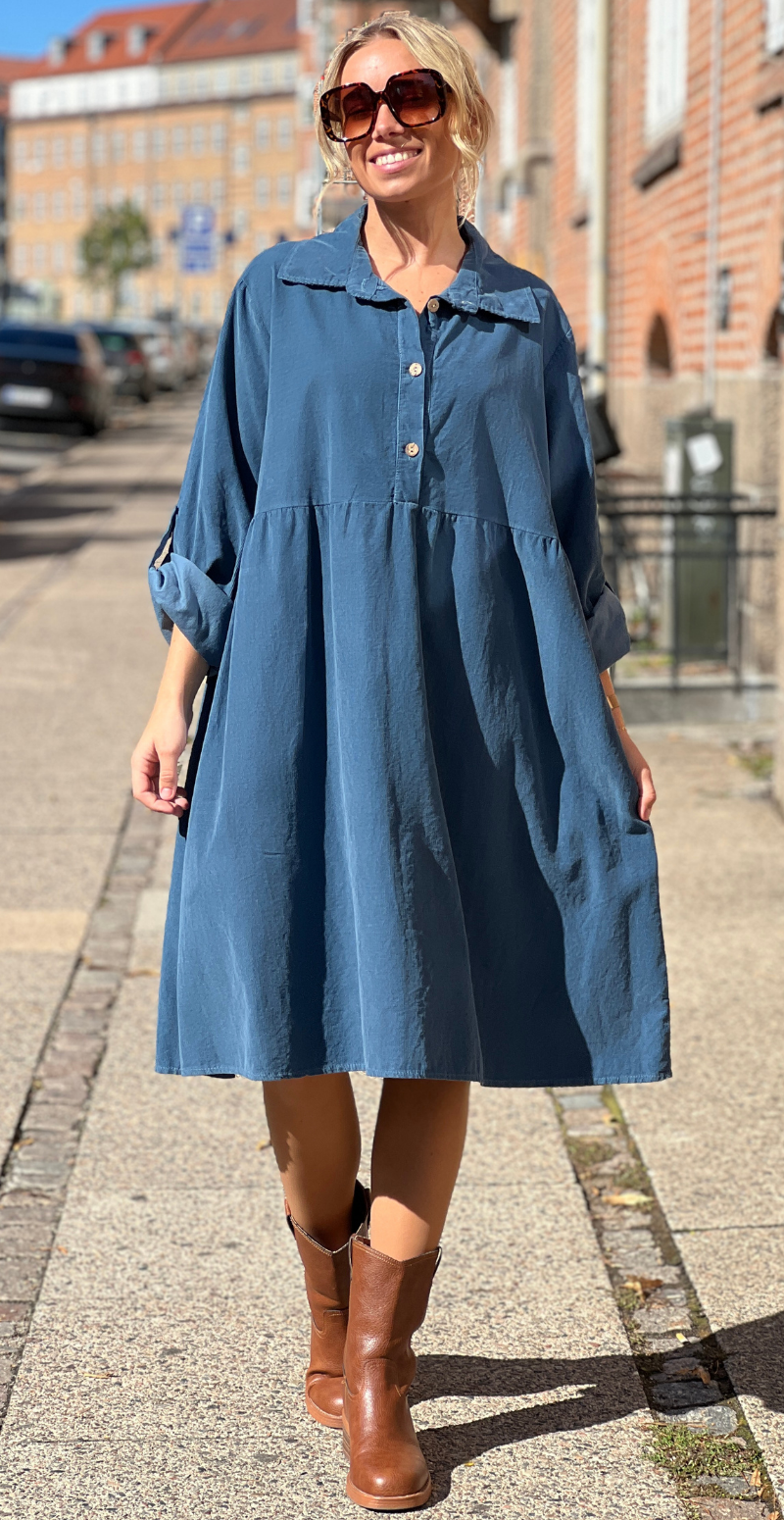 Elvira kort fløjlskjole jeans LikeLondon