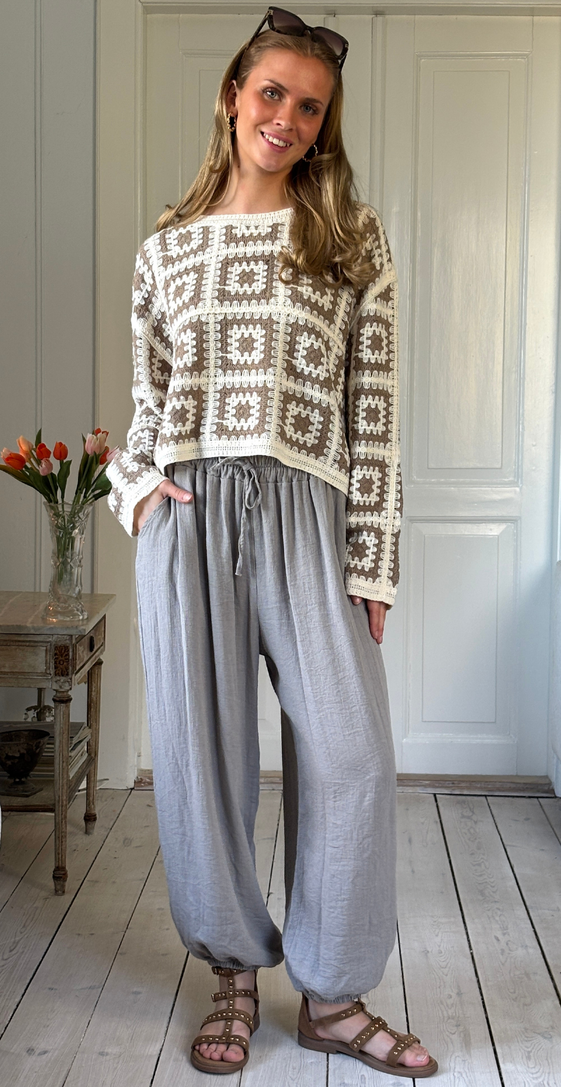 Marietta bukser med bindebånd i taljen og elastik i benene fango LikeLondon