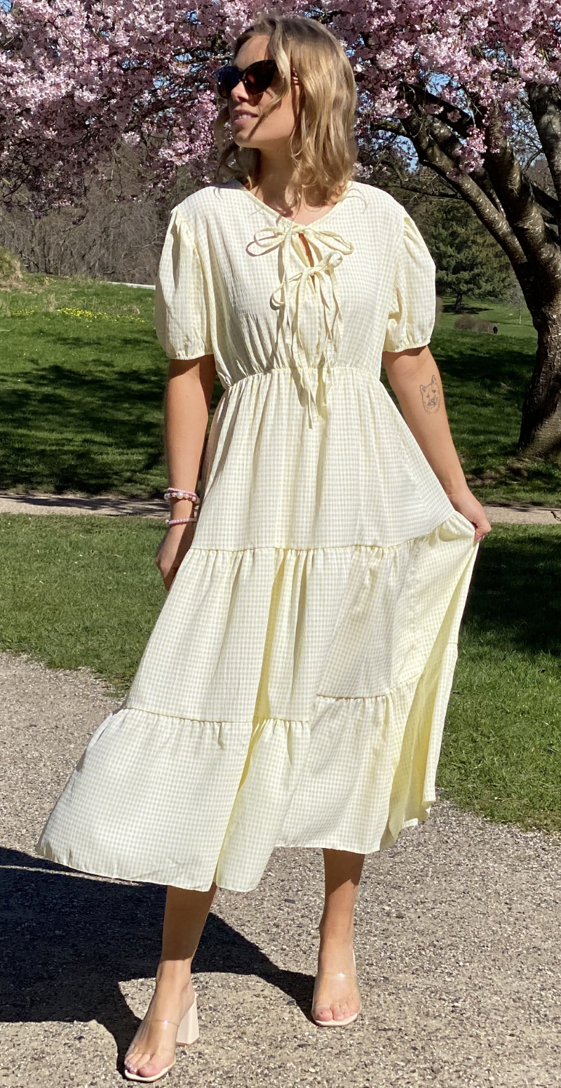 Karla småternet lang kjole med peplum og bindebånd gul LikeLondon