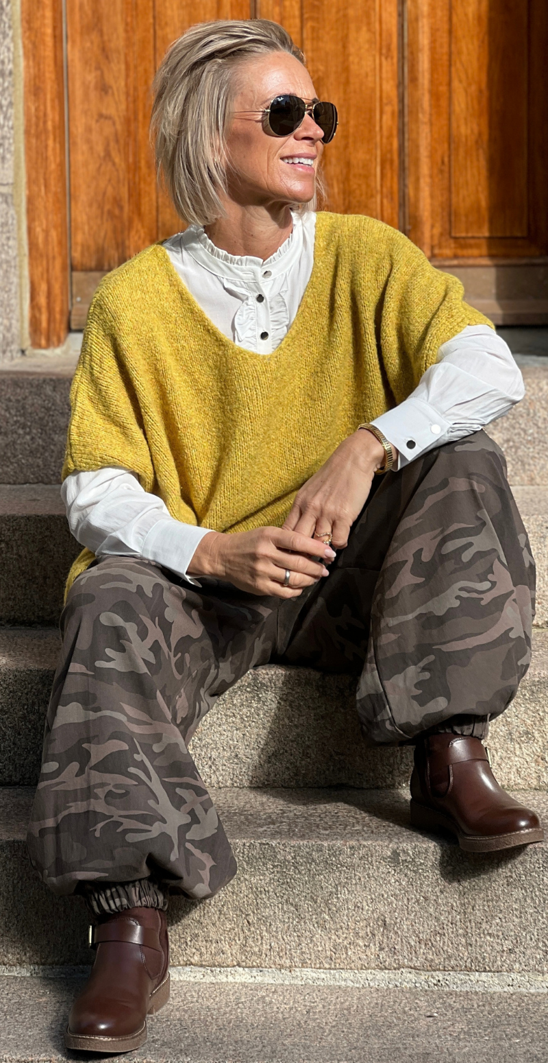 Sigga strikket oversized vest med v-hals gul LikeLondon