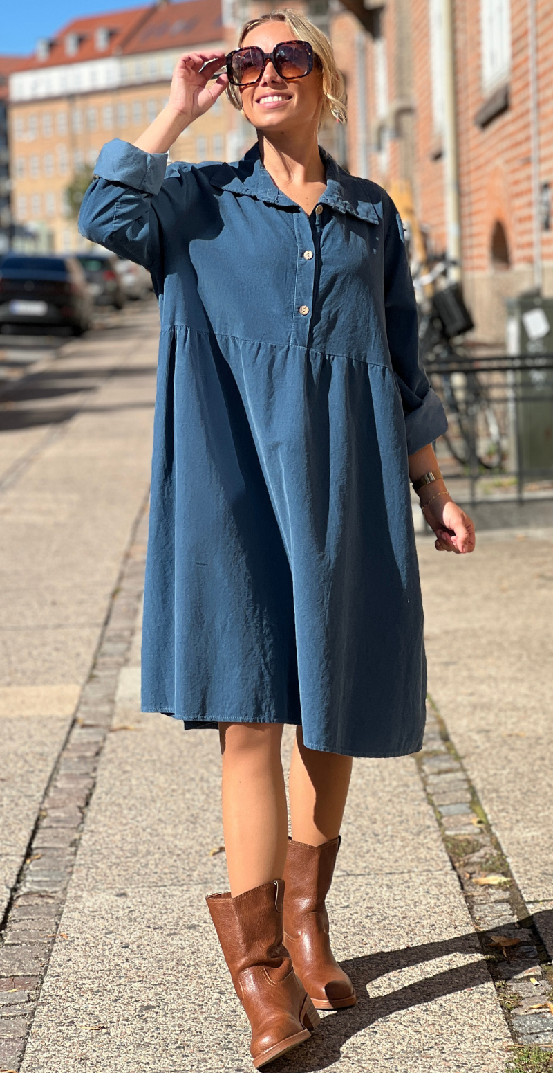 Elvira kort fløjlskjole jeans LikeLondon
