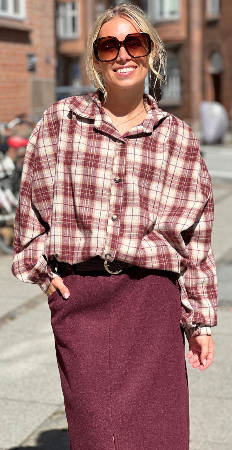 Gemma ternet flannel skjorte med elastik i taljen bordeaux LikeLondon