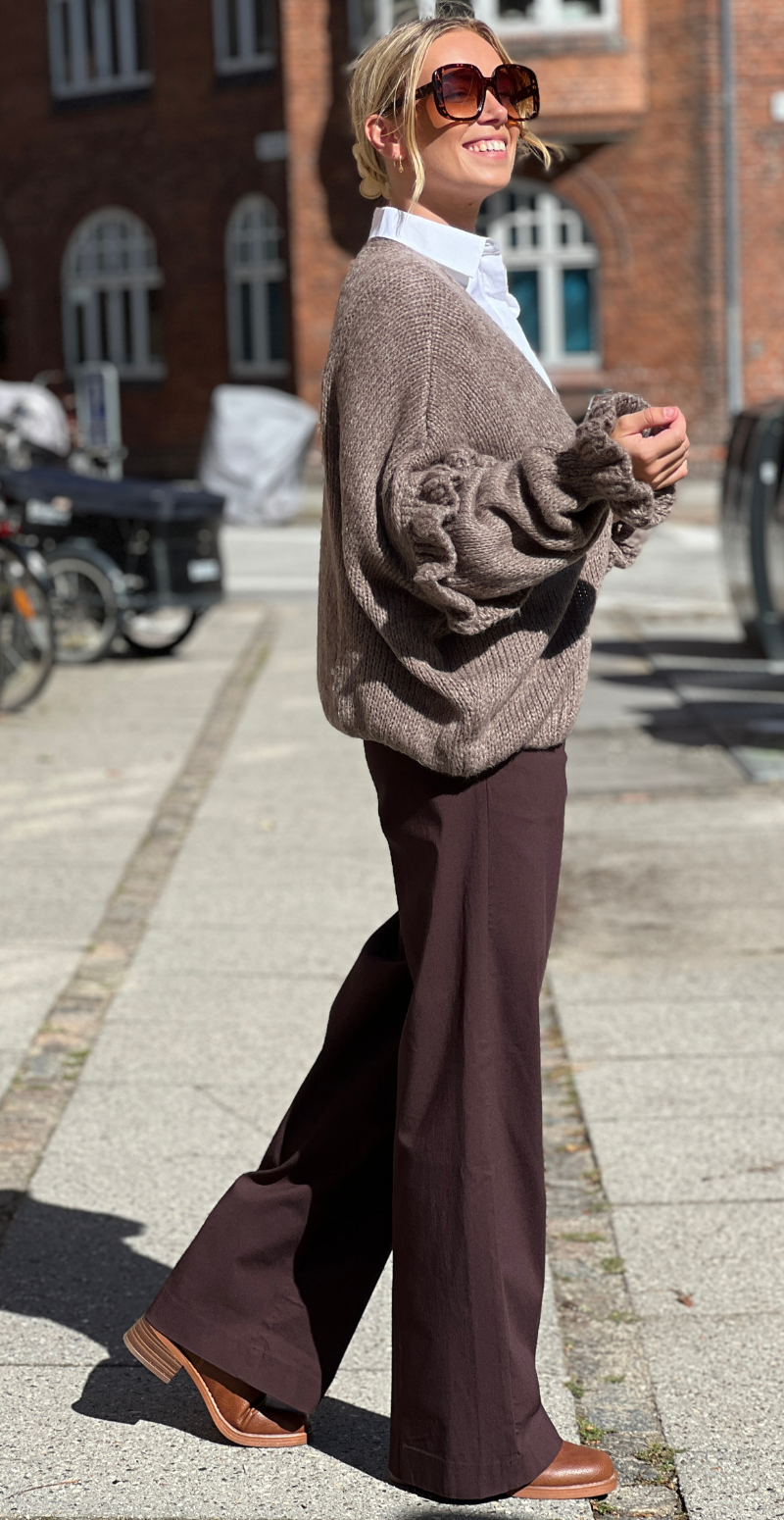 Skylar strikcardigan med flæsedetaljer på ærmet fango LikeLondon