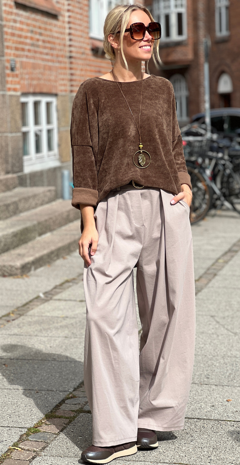 Maren bluse i velour og halskæde brun LikeLondon