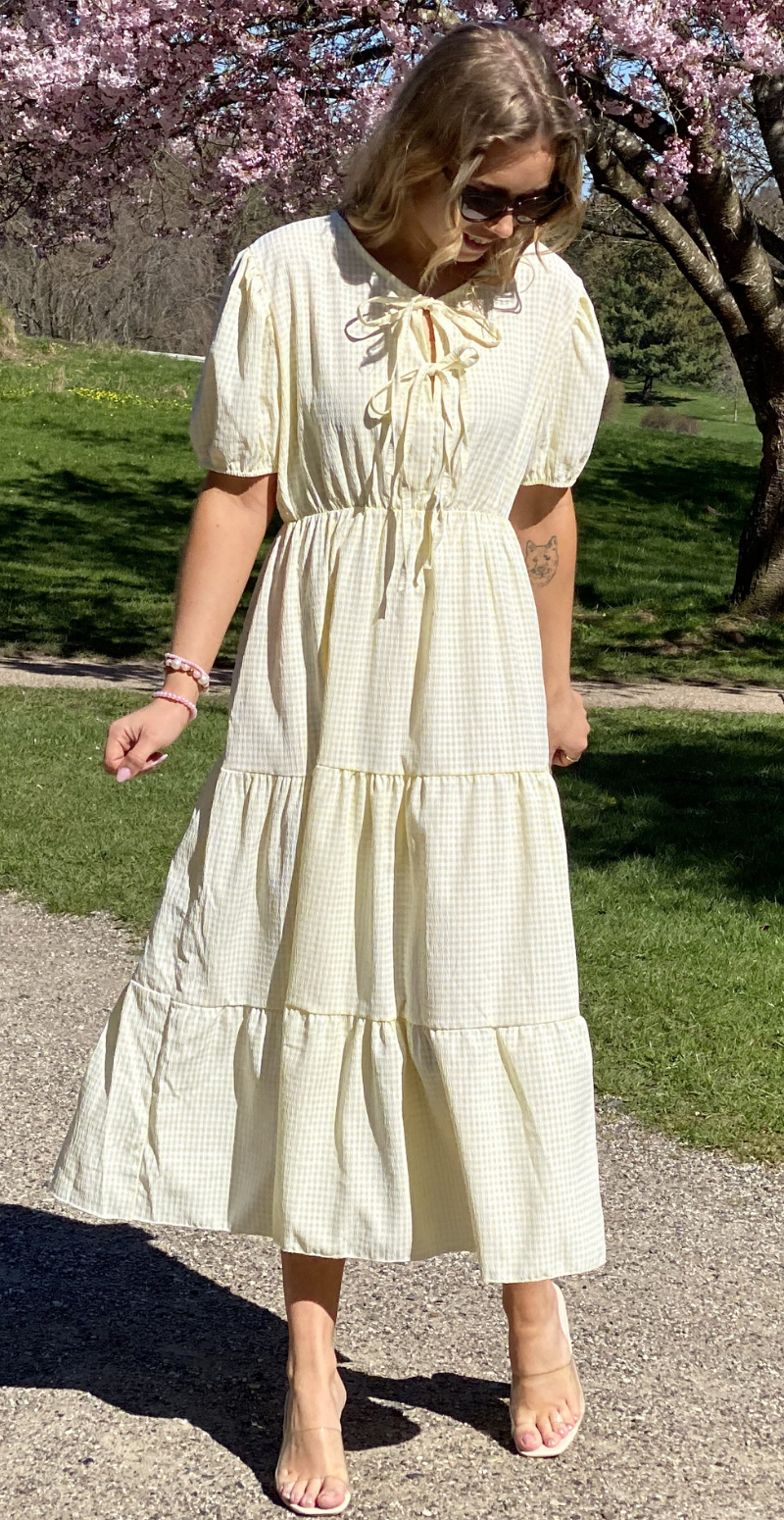 Karla småternet lang kjole med peplum og bindebånd gul LikeLondon