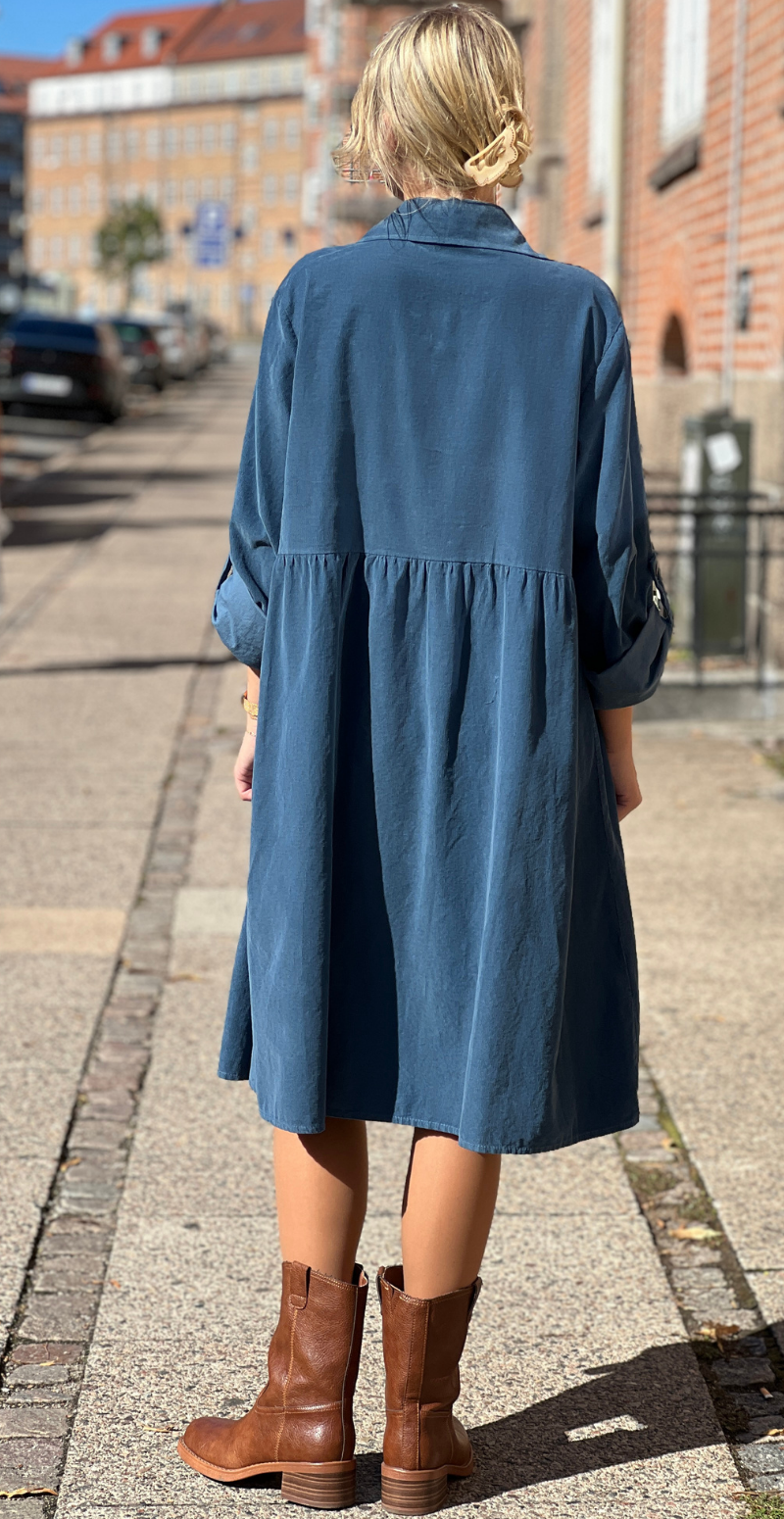 Elvira kort fløjlskjole jeans LikeLondon