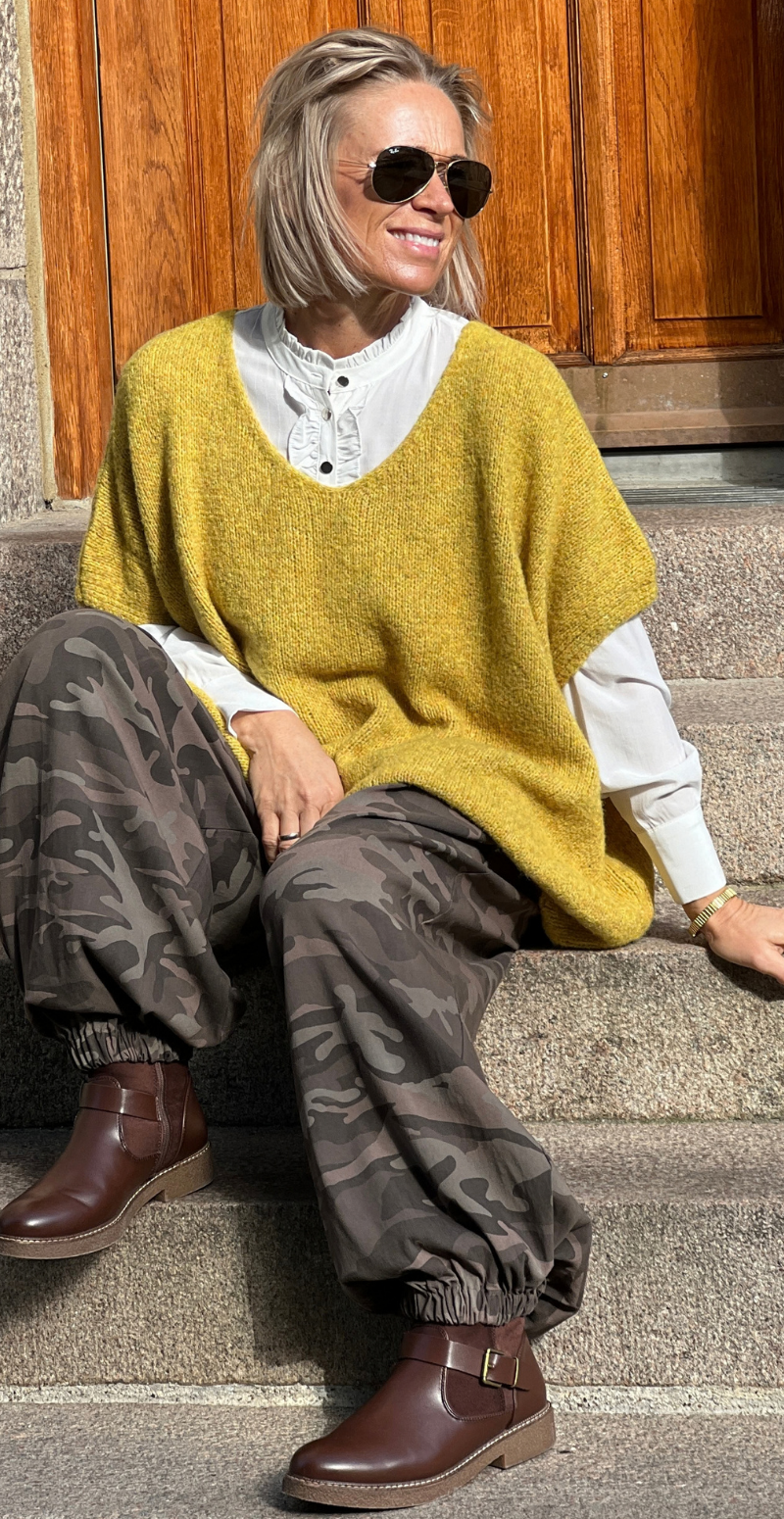 Sigga strikket oversized vest med v-hals gul LikeLondon