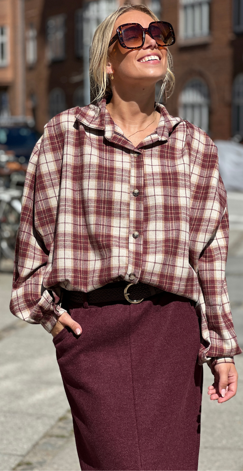 Gemma ternet flannel skjorte med elastik i taljen bordeaux LikeLondon