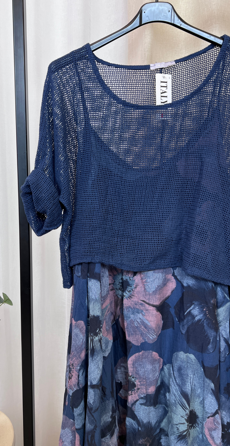 Ophelia kjole med blomsterprint og tynde stropper med tilhørende bluse navy LikeLondon