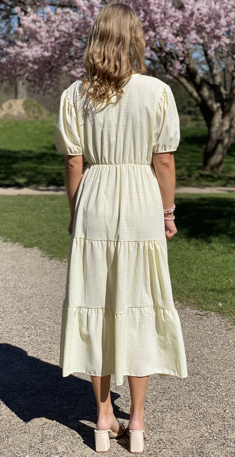 Karla småternet lang kjole med peplum og bindebånd gul LikeLondon