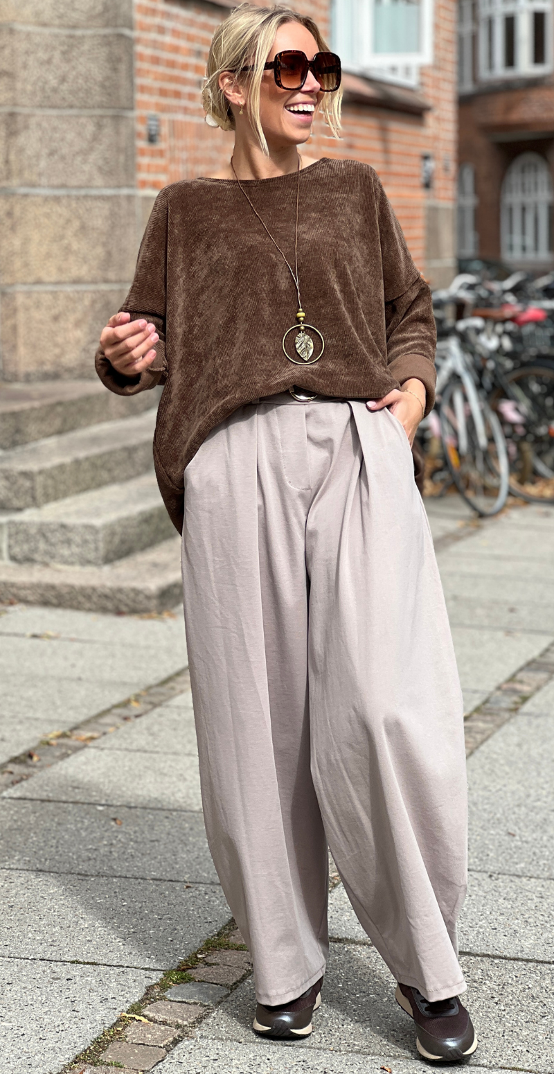 Maren bluse i velour og halskæde brun LikeLondon