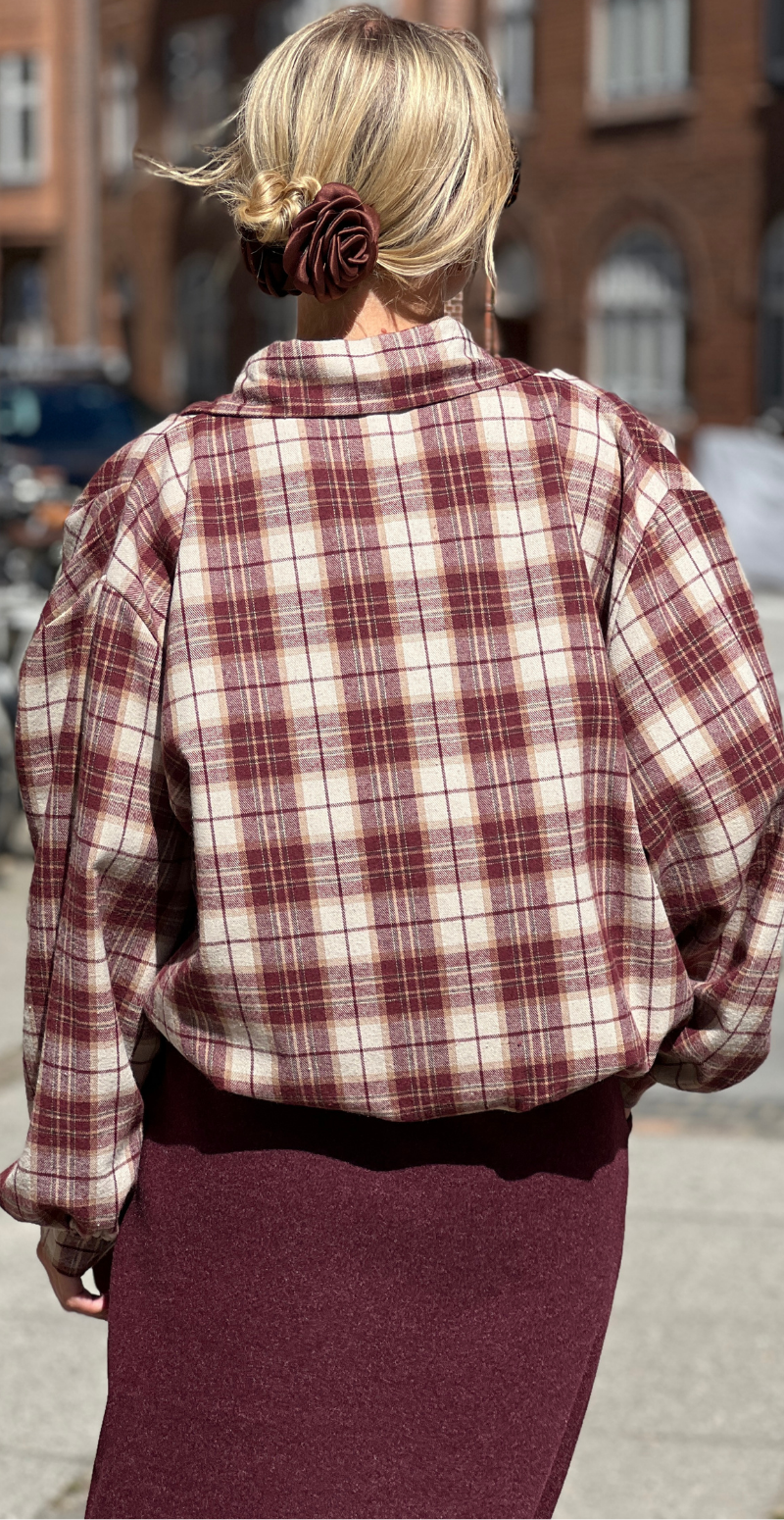 Gemma ternet flannel skjorte med elastik i taljen bordeaux LikeLondon