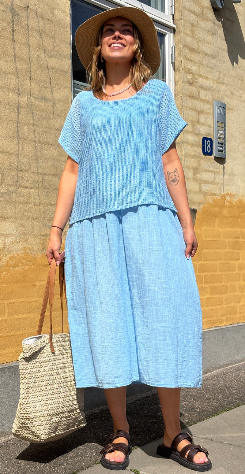Savannah kjole med hæklet overdel sky LikeLondon