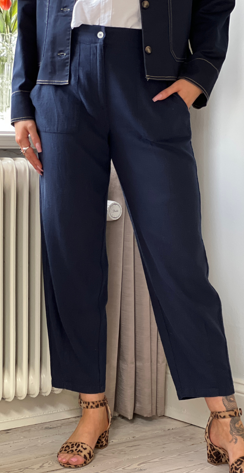 Lava hørbukser med store lommer og knaplukning navy blazer Freequent