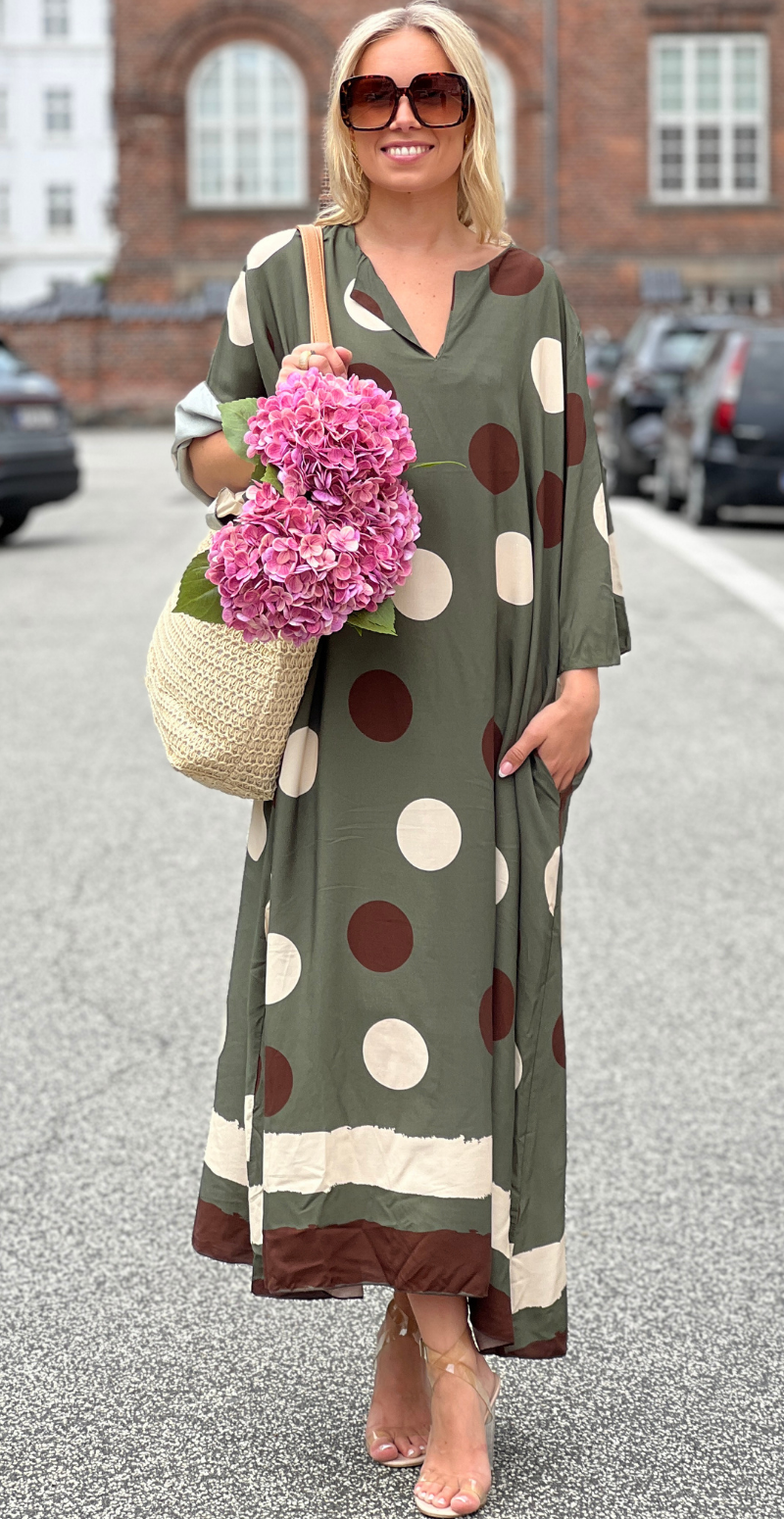 Effie lang kjole med store dots og lommer khaki LikeLondon