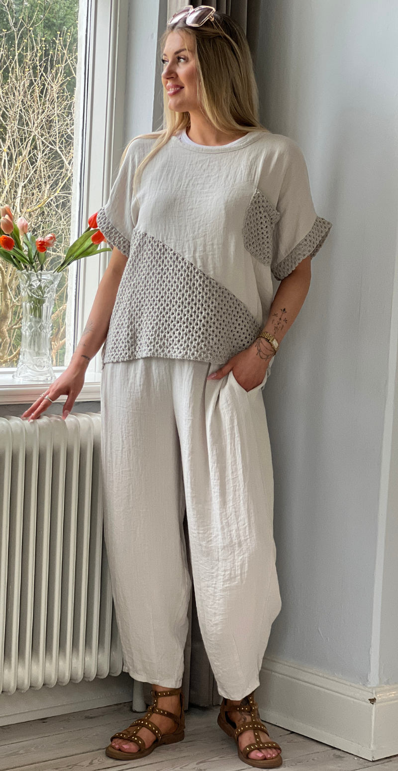 Gladys bluse med kort ærme og hæklede detaljer beige LikeLondon