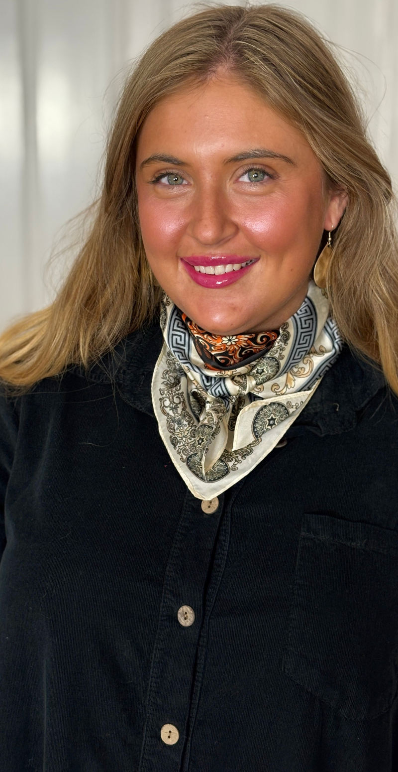 Silketørklæde med rokokko mønster creme LikeLondon