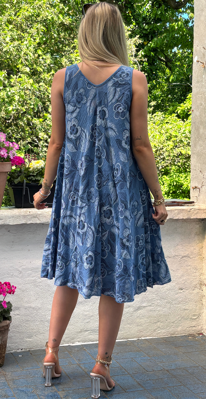 Aurelia kort kjole med brede stropper og blomster jeans LikeLondon