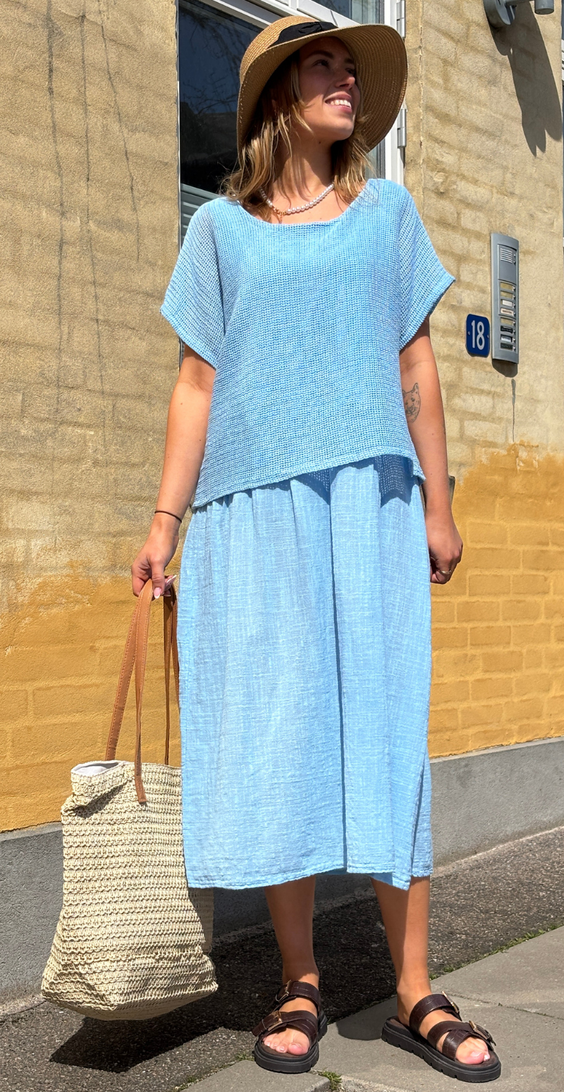 Savannah kjole med hæklet overdel sky LikeLondon