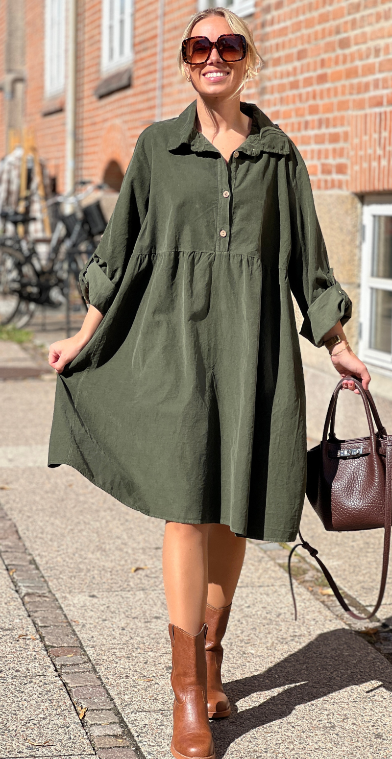 Elvira kort fløjlskjole militare LikeLondon