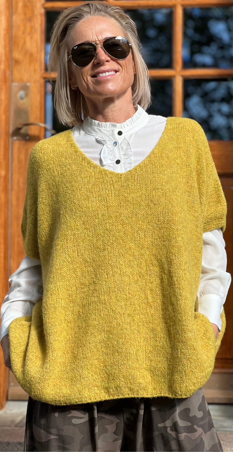 Sigga strikket oversized vest med v-hals gul LikeLondon