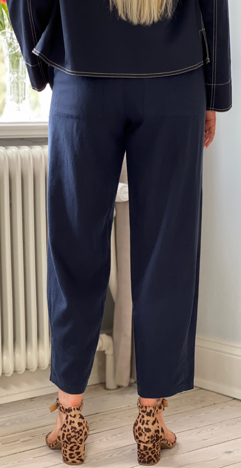 Lava hørbukser med store lommer og knaplukning navy blazer Freequent