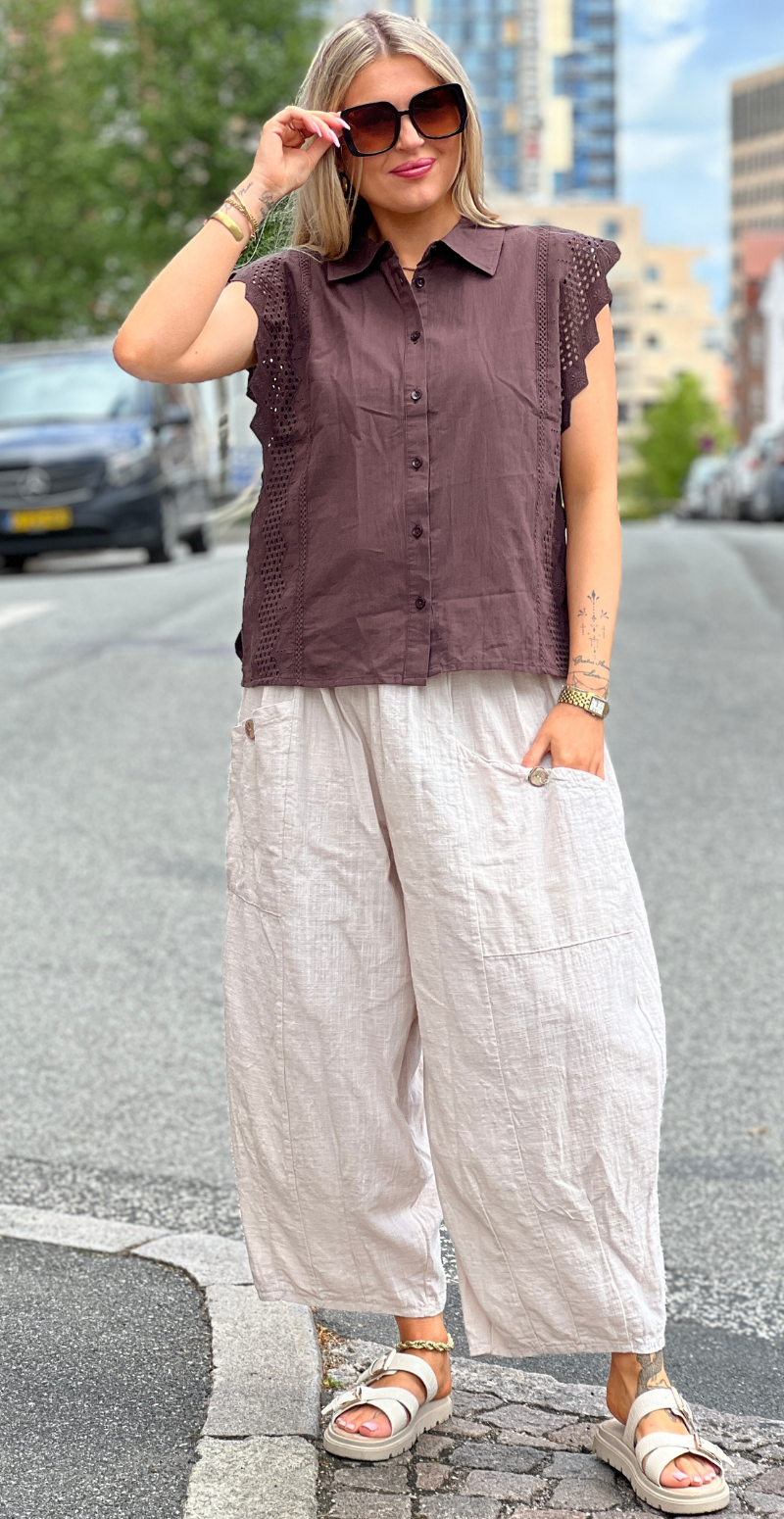 Bina bluse med broderi anglaise coffee bean Freequent
